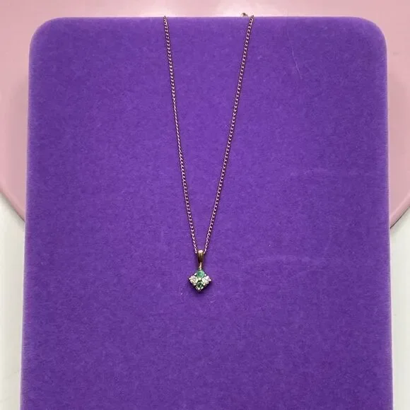 💛 10k Yellow Gold Flower Emerald & Diamond Necklace - Picture 3 of 8